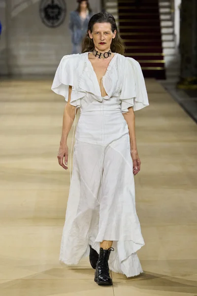 Look 32